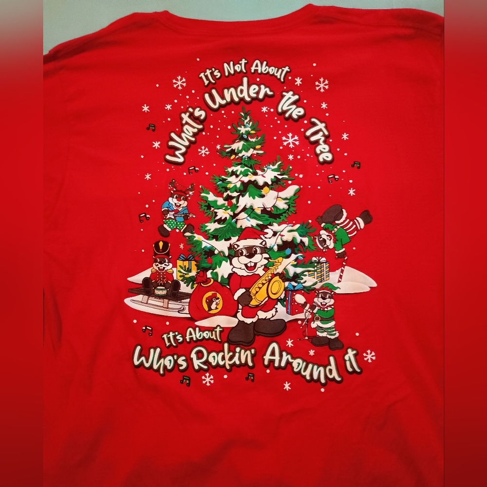 ♥️🤍💚 NWOT Mens Festive Jingle Beanie Ski Hat and Holiday Bucees XL Shirt Fun - Picture 2 of 5